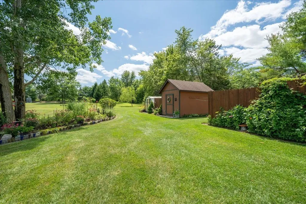 6553 Lindsey Road China Township MI 48054