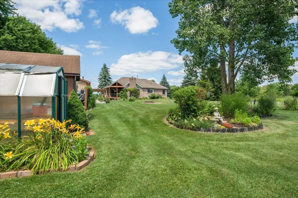 6553 Lindsey Road China Township MI 48054