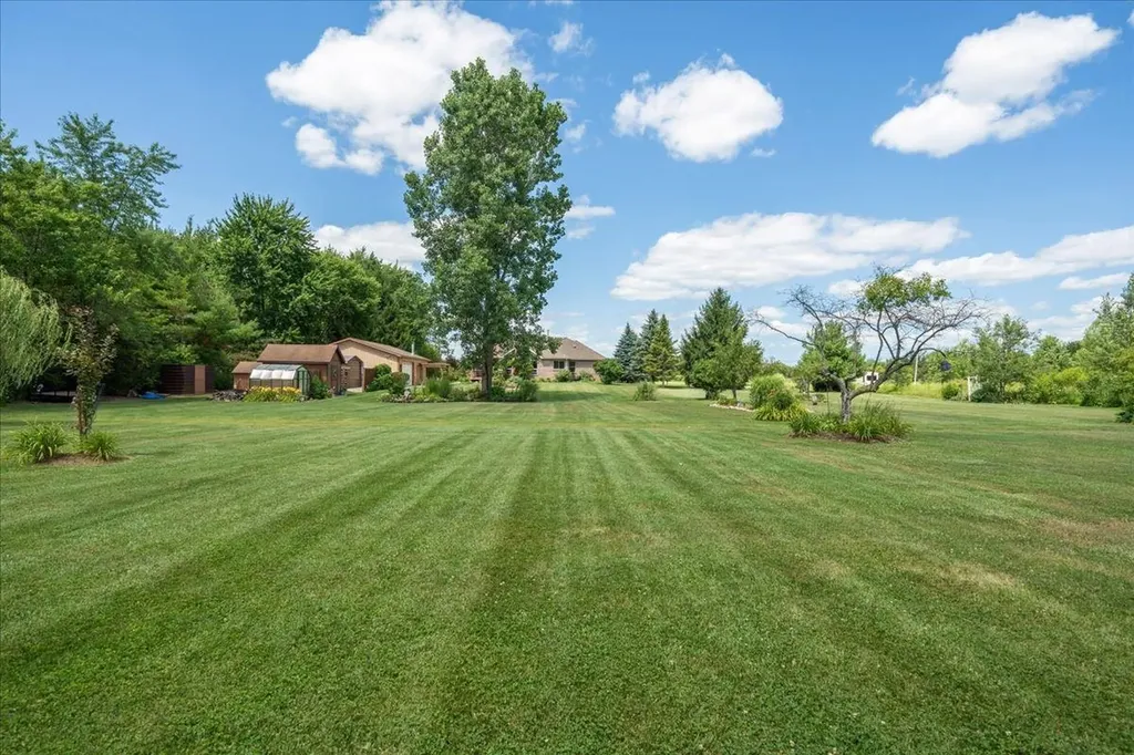 6553 Lindsey Road China Township MI 48054