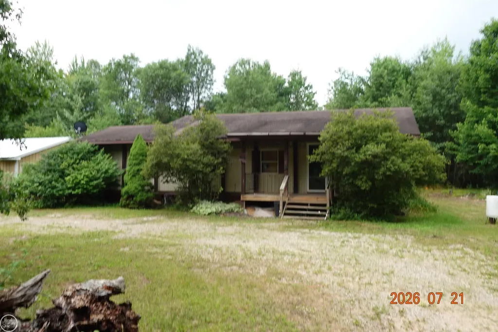 3143 N Harrison Avenue Harrison City MI 48625