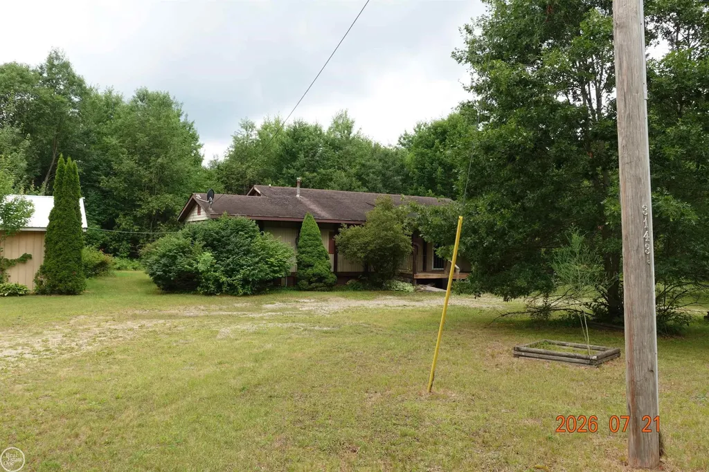 3143 N Harrison Avenue Harrison City MI 48625