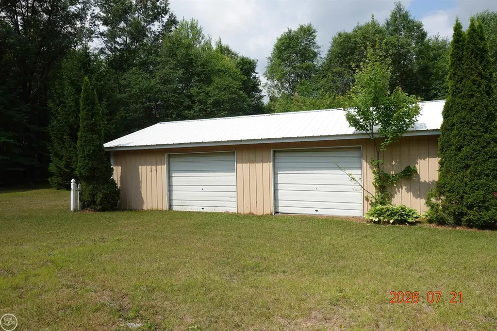 3143 N Harrison Avenue Harrison City MI 48625
