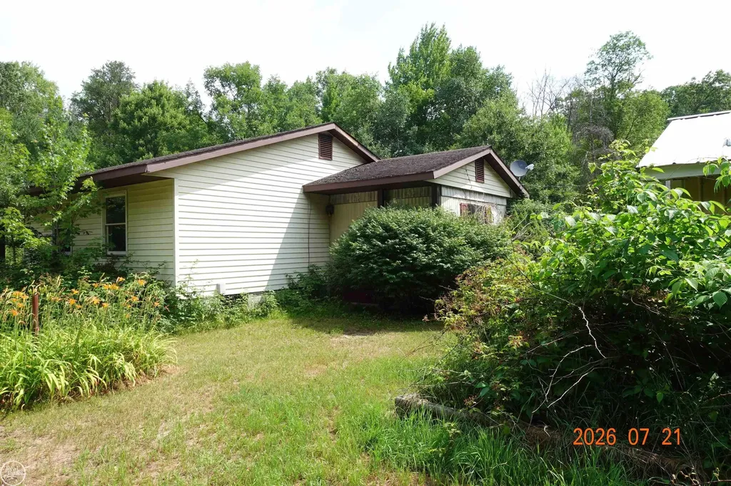 3143 N Harrison Avenue Harrison City MI 48625