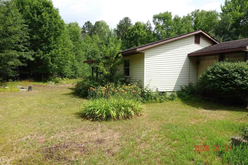 3143 N Harrison Avenue Harrison City MI 48625