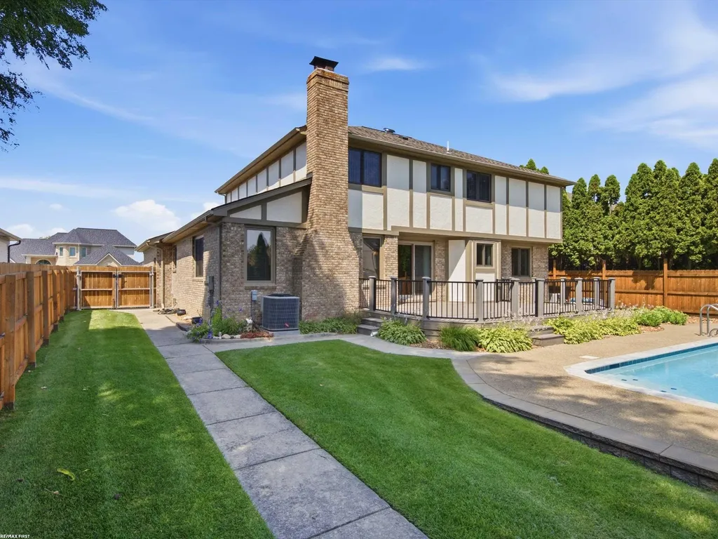 16730 Tower Drive Macomb Township MI 48044