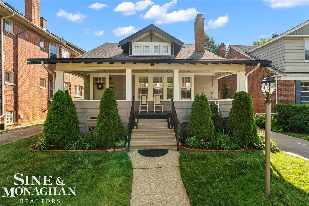 1124 Beaconsfield Road Grosse Pointe Park City MI 48230