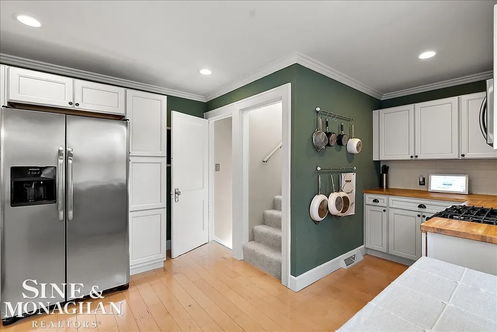 1124 Beaconsfield Road Grosse Pointe Park City MI 48230