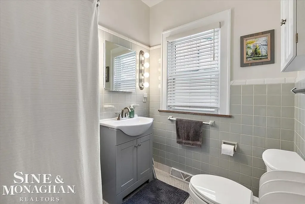 1124 Beaconsfield Road Grosse Pointe Park City MI 48230