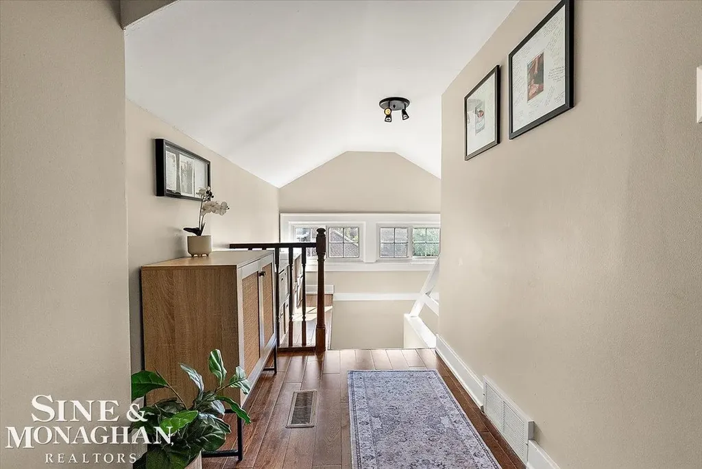 1124 Beaconsfield Road Grosse Pointe Park City MI 48230