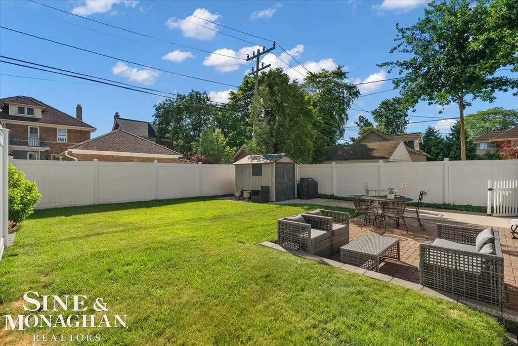 1124 Beaconsfield Road Grosse Pointe Park City MI 48230
