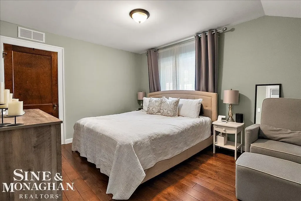 1124 Beaconsfield Road Grosse Pointe Park City MI 48230