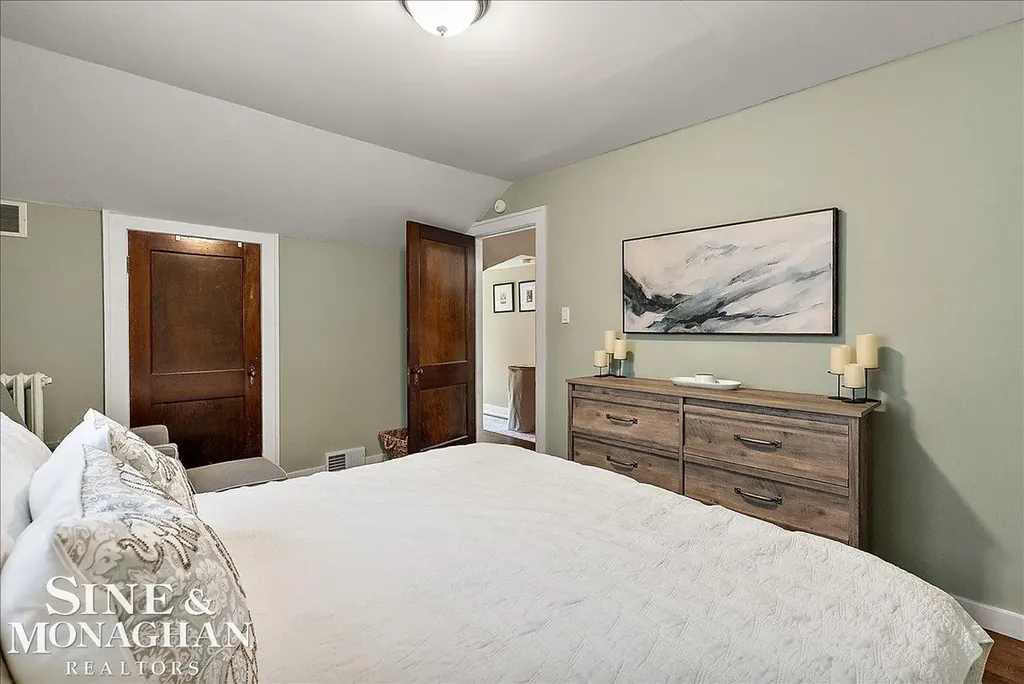 1124 Beaconsfield Road Grosse Pointe Park City MI 48230