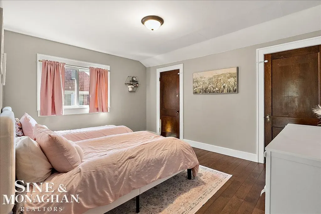 1124 Beaconsfield Road Grosse Pointe Park City MI 48230
