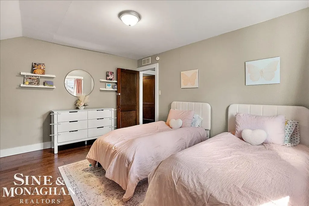 1124 Beaconsfield Road Grosse Pointe Park City MI 48230