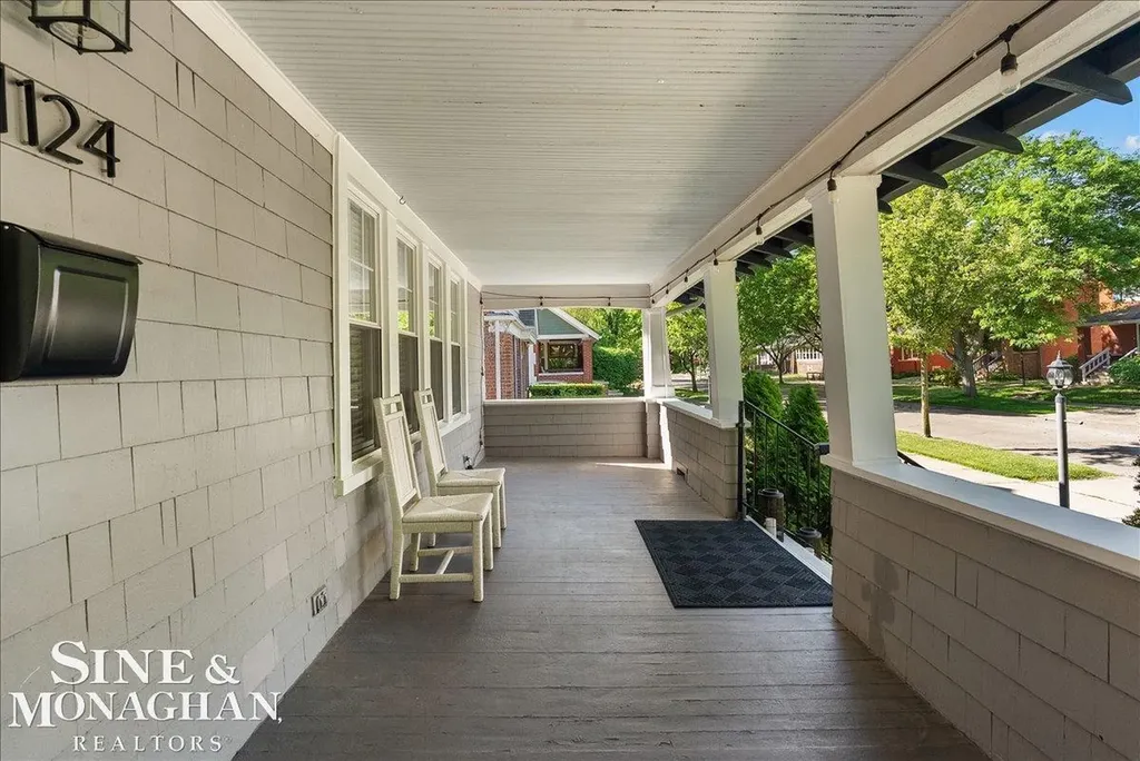 1124 Beaconsfield Road Grosse Pointe Park City MI 48230