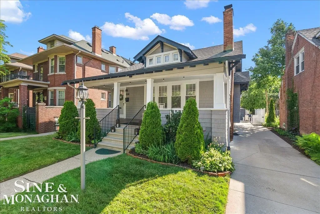 1124 Beaconsfield Road Grosse Pointe Park City MI 48230