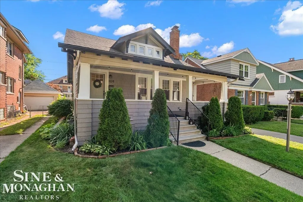 1124 Beaconsfield Road Grosse Pointe Park City MI 48230