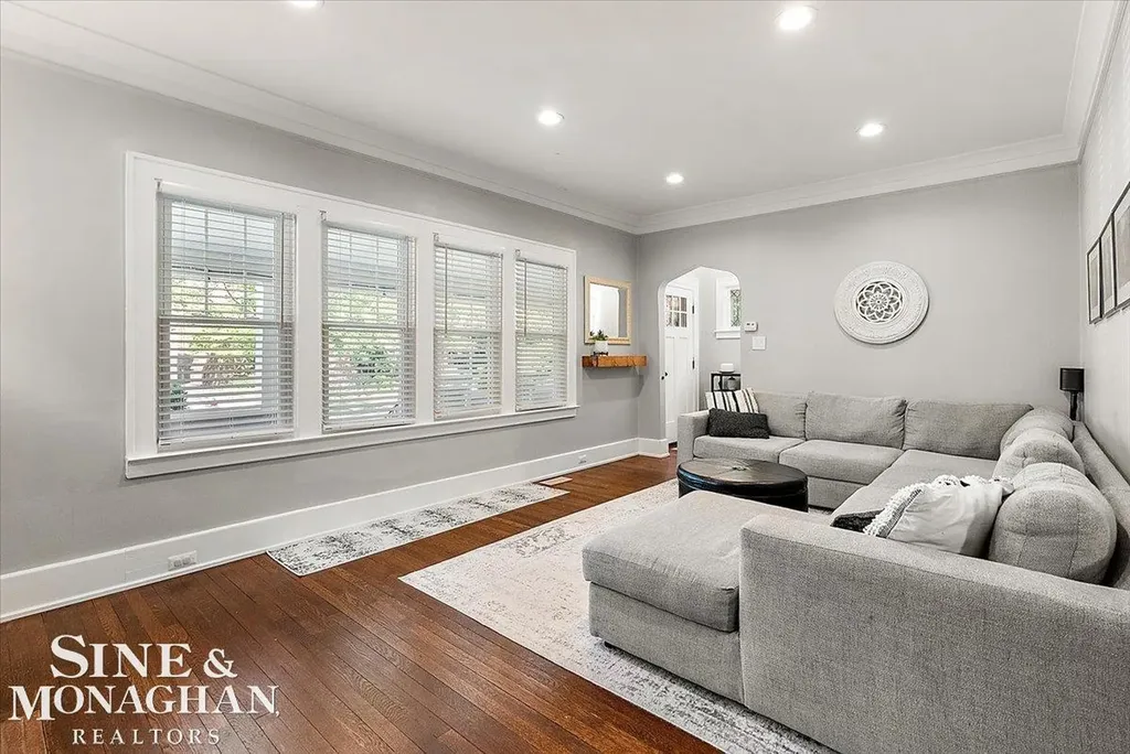 1124 Beaconsfield Road Grosse Pointe Park City MI 48230