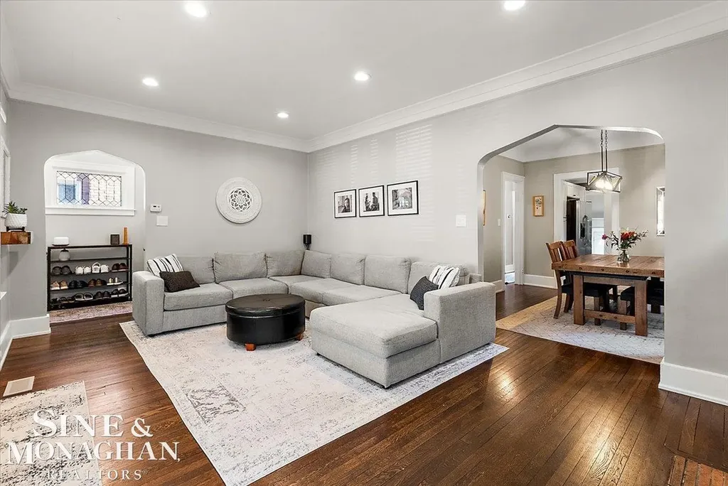 1124 Beaconsfield Road Grosse Pointe Park City MI 48230