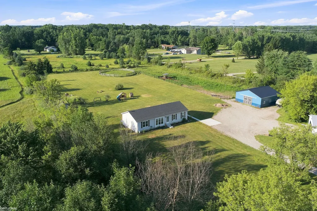 9638 Sparling Road Wales Township MI 48027