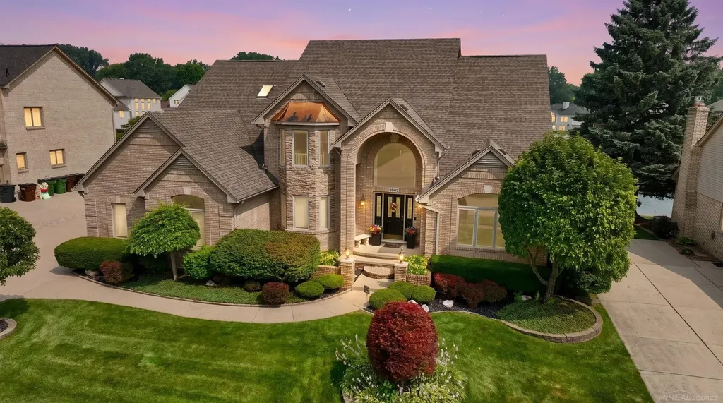 8893 Chestnut Run Drive Shelby Charter Township MI 48317