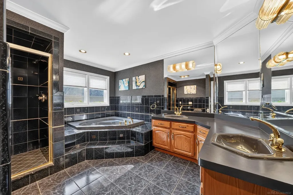 8893 Chestnut Run Drive Shelby Charter Township MI 48317