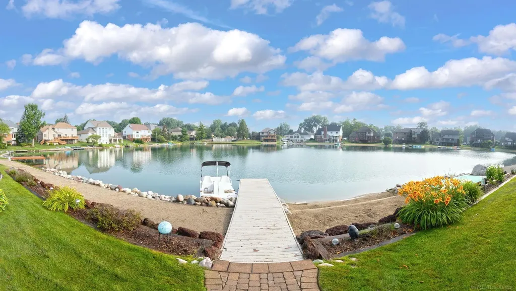 8893 Chestnut Run Drive Shelby Charter Township MI 48317