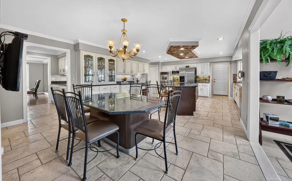 8893 Chestnut Run Drive Shelby Charter Township MI 48317