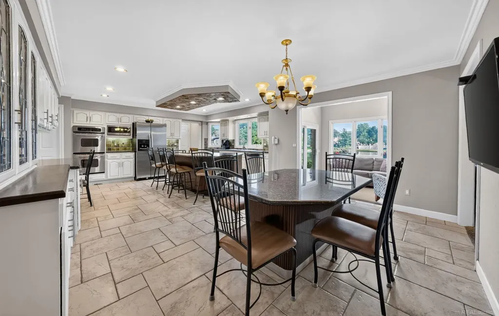 8893 Chestnut Run Drive Shelby Charter Township MI 48317