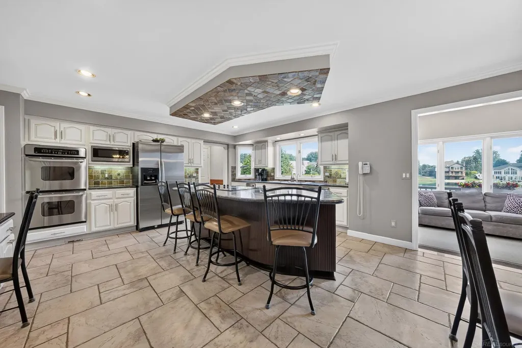 8893 Chestnut Run Drive Shelby Charter Township MI 48317