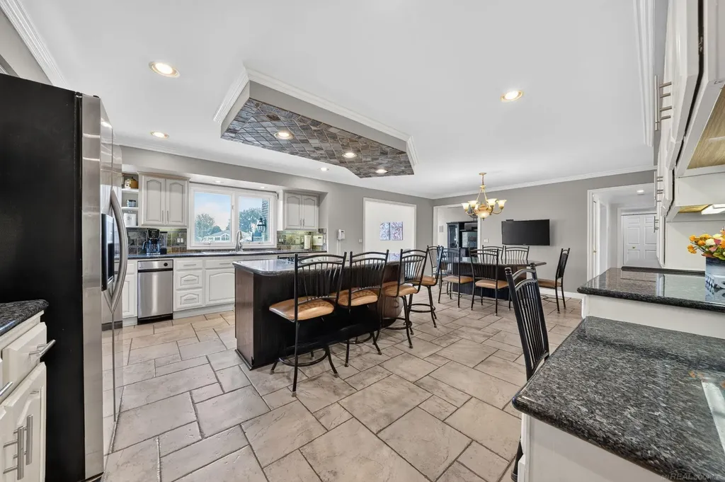 8893 Chestnut Run Drive Shelby Charter Township MI 48317