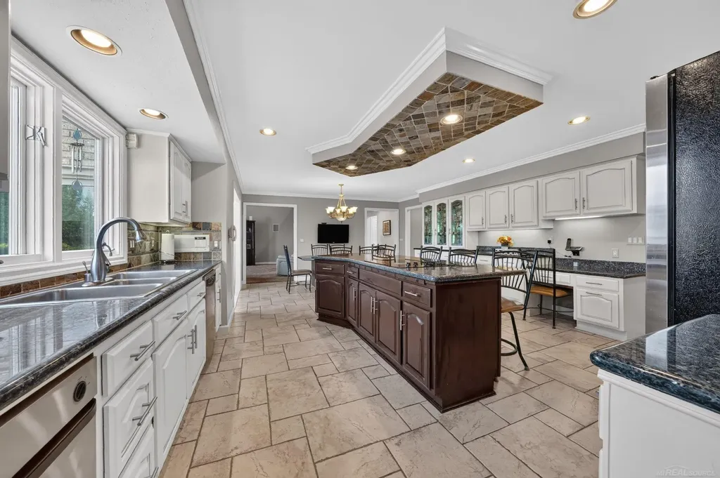8893 Chestnut Run Drive Shelby Charter Township MI 48317