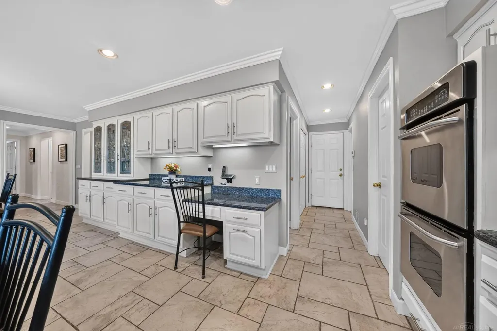 8893 Chestnut Run Drive Shelby Charter Township MI 48317