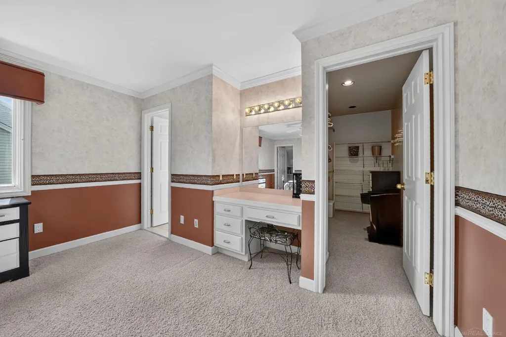 8893 Chestnut Run Drive Shelby Charter Township MI 48317