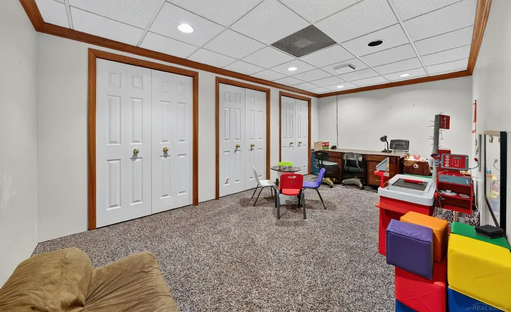 8893 Chestnut Run Drive Shelby Charter Township MI 48317