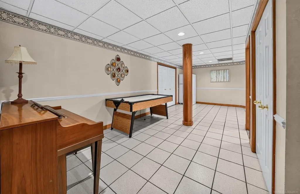 8893 Chestnut Run Drive Shelby Charter Township MI 48317