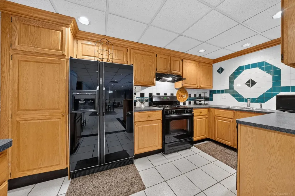 8893 Chestnut Run Drive Shelby Charter Township MI 48317