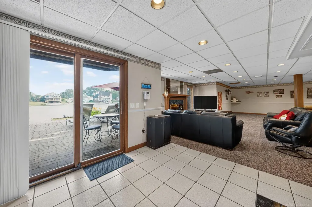 8893 Chestnut Run Drive Shelby Charter Township MI 48317