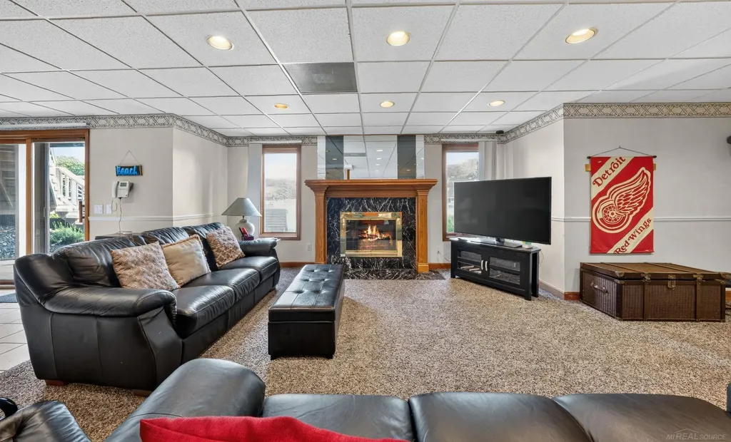 8893 Chestnut Run Drive Shelby Charter Township MI 48317