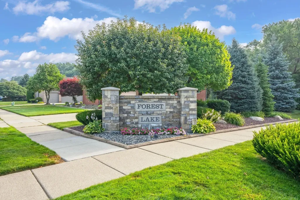 8893 Chestnut Run Drive Shelby Charter Township MI 48317