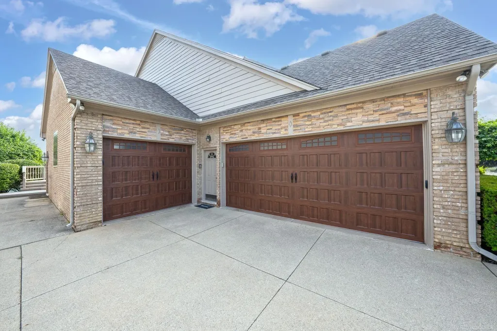 8893 Chestnut Run Drive Shelby Charter Township MI 48317