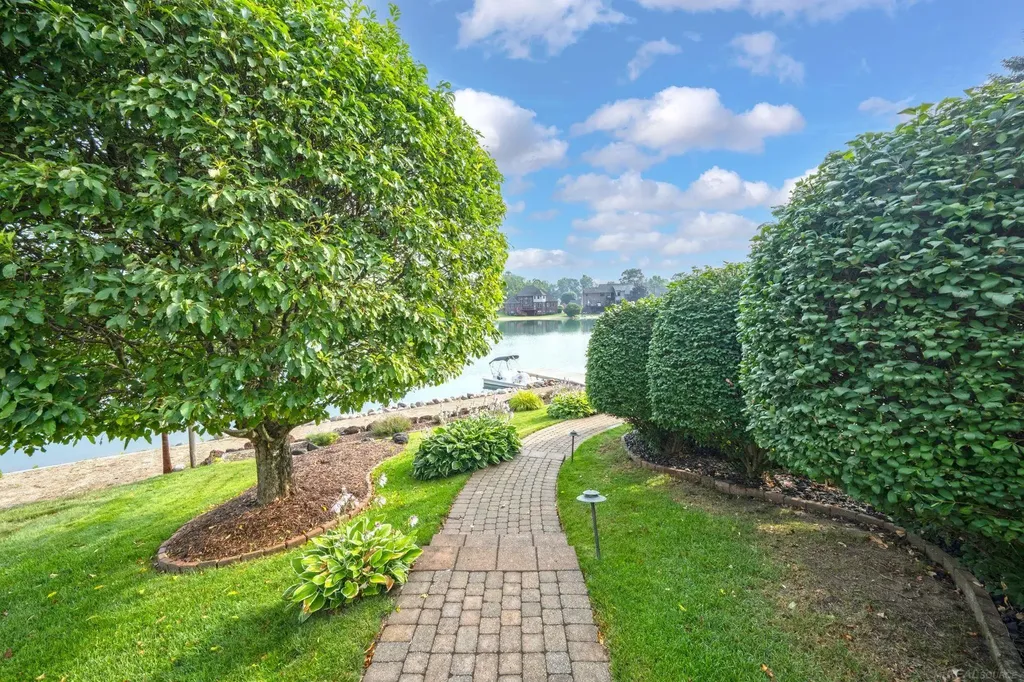 8893 Chestnut Run Drive Shelby Charter Township MI 48317