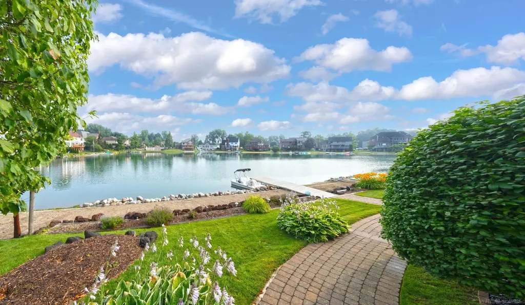 8893 Chestnut Run Drive Shelby Charter Township MI 48317