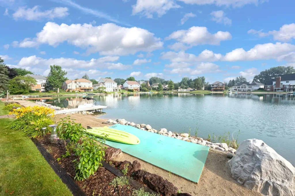 8893 Chestnut Run Drive Shelby Charter Township MI 48317