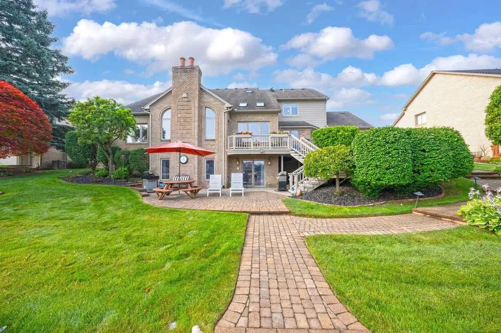 8893 Chestnut Run Drive Shelby Charter Township MI 48317