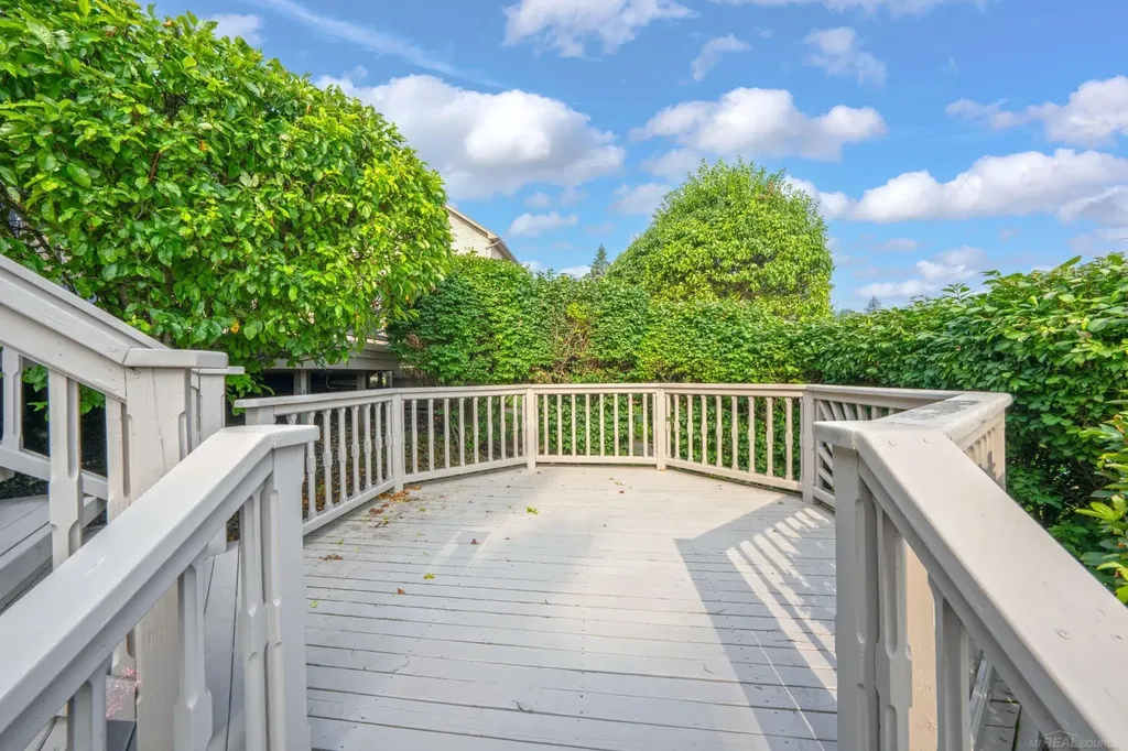 8893 Chestnut Run Drive Shelby Charter Township MI 48317