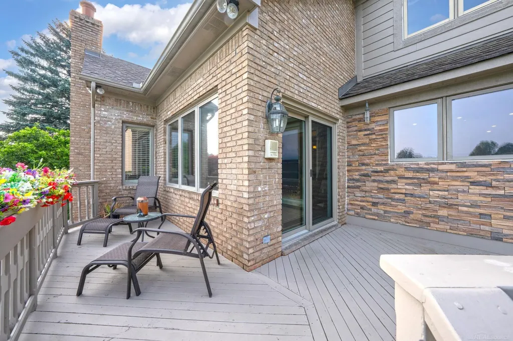 8893 Chestnut Run Drive Shelby Charter Township MI 48317