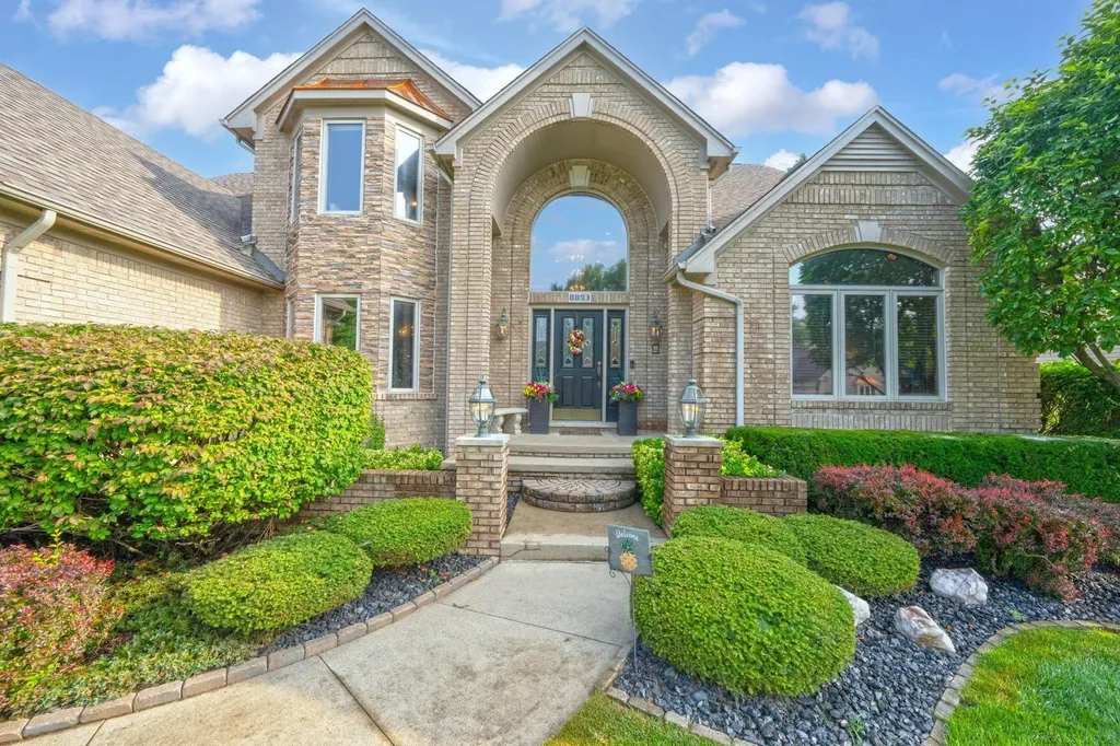 8893 Chestnut Run Drive Shelby Charter Township MI 48317
