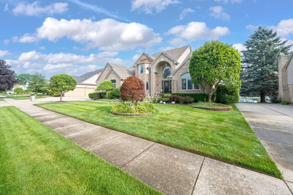 8893 Chestnut Run Drive Shelby Charter Township MI 48317