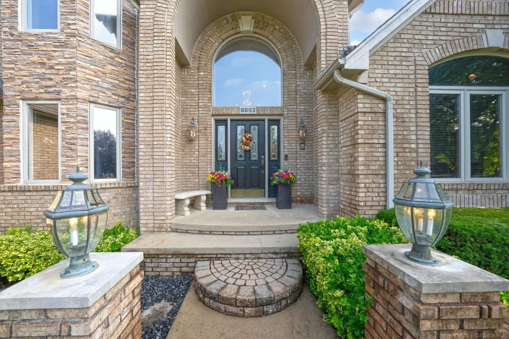 8893 Chestnut Run Drive Shelby Charter Township MI 48317